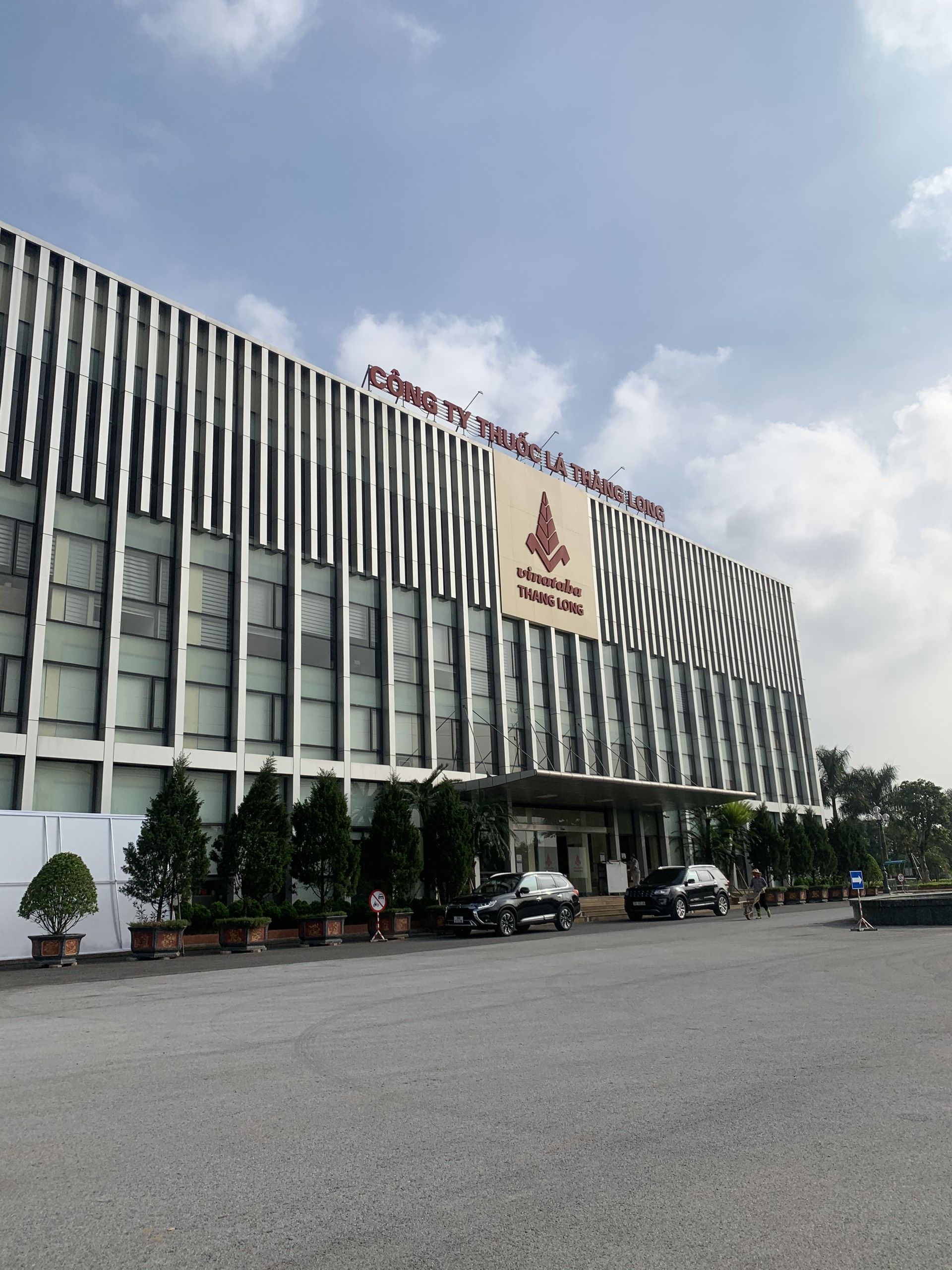 Công Nhân Sản Xuất Nhà Máy Thuốc Lá Thăng Long