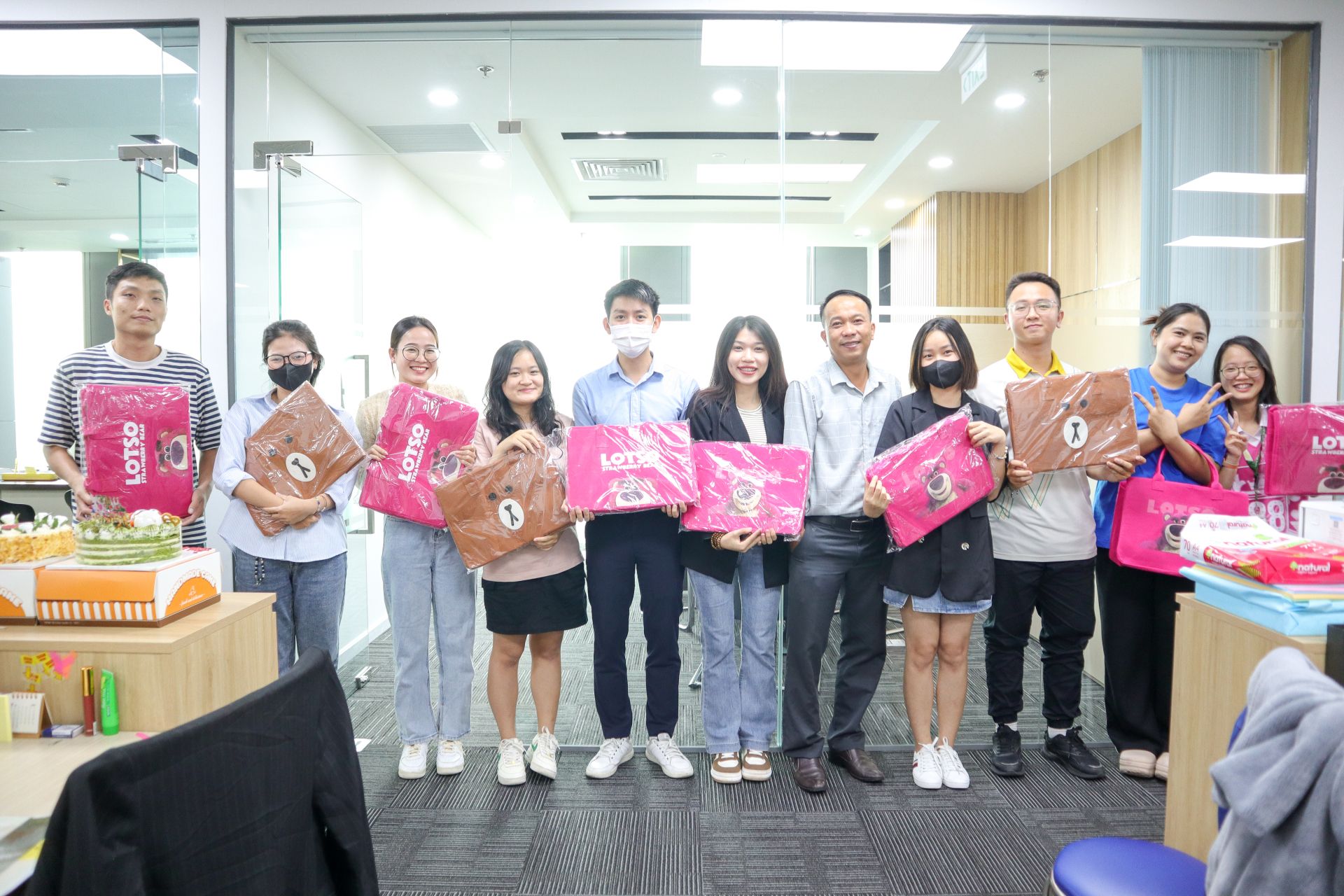 [HAPPY HOUR - THÁNG 4] CHÚC MỪNG SINH NHẬT CÁC ANH CHỊ NHÂN VIÊN HÀNG THÁNG