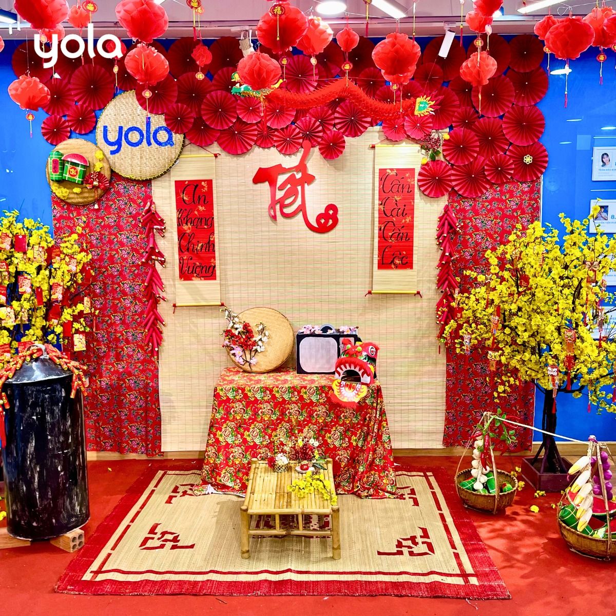 YOLA‘S YEAR END PARTY