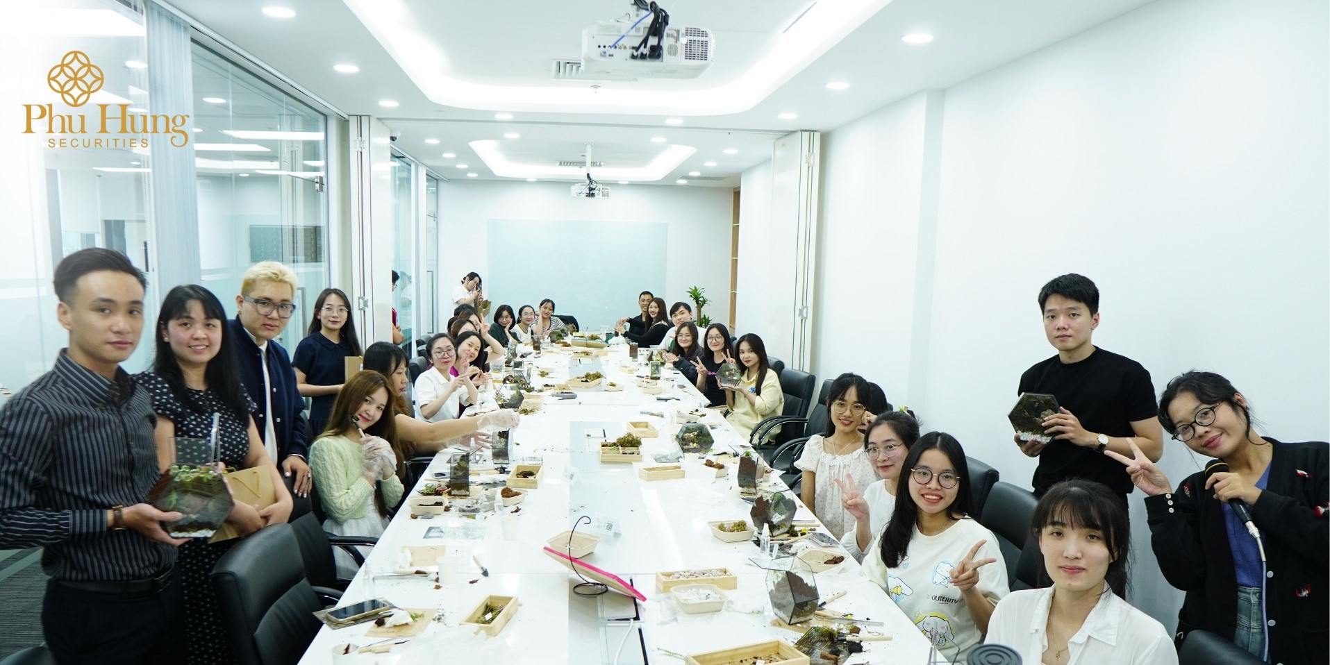 PHS TỔ CHỨC WORKSHOP “TERRARIUM TIME” – TRẢI NGHIỆM SÁNG TẠO VÀ XANH MÁT DÀNH CHO NHÂN VIÊN
