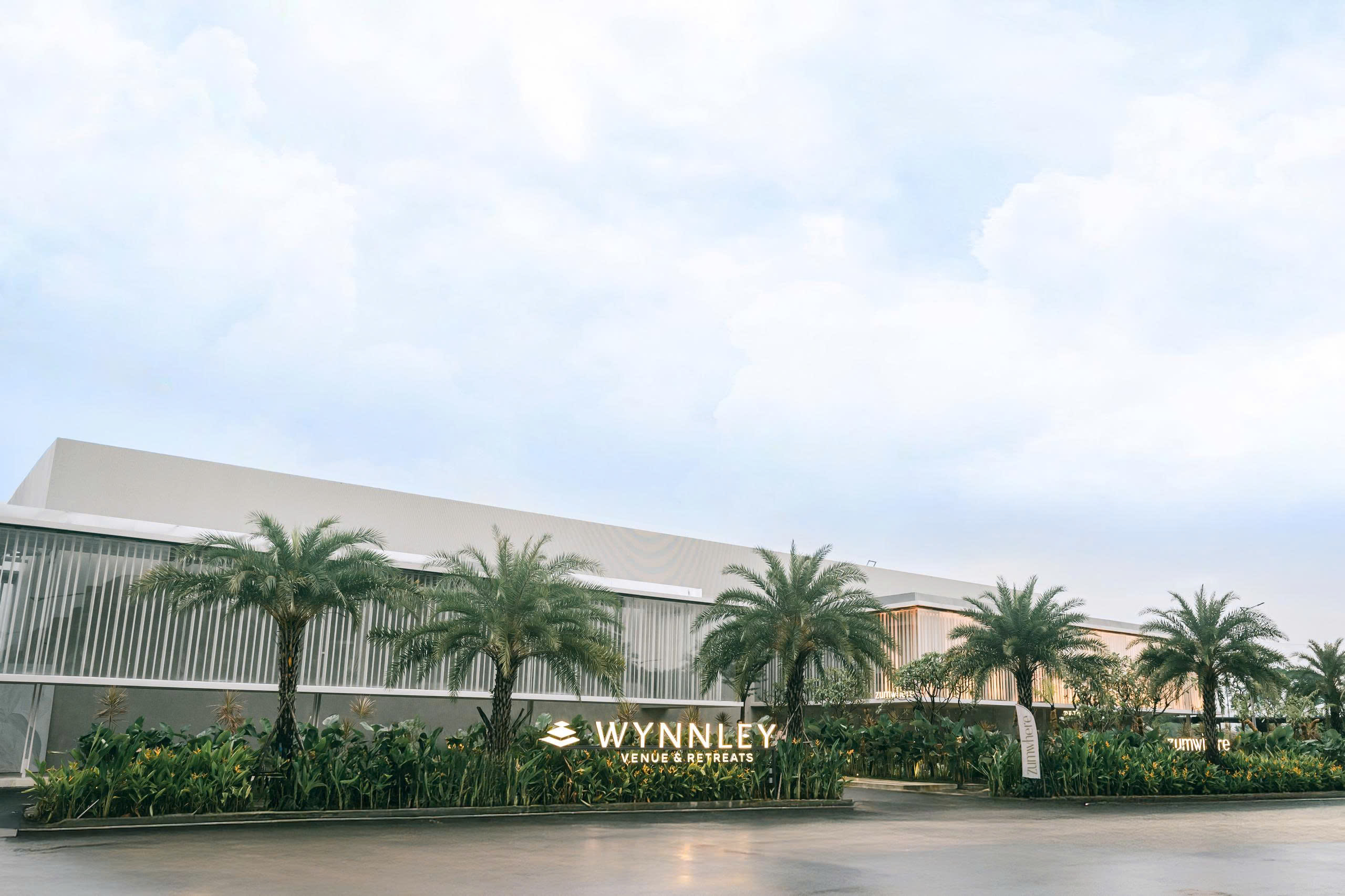 Nhân Viên Vệ sinh & Chăm Sóc Cảnh Quan